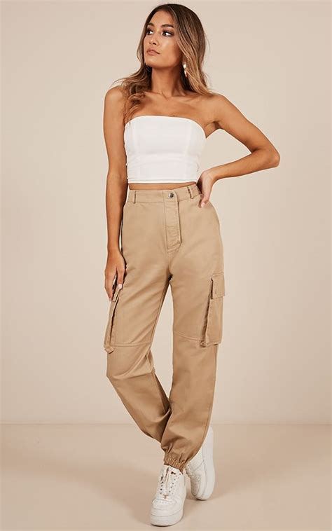 beige cargo pants outfit women.